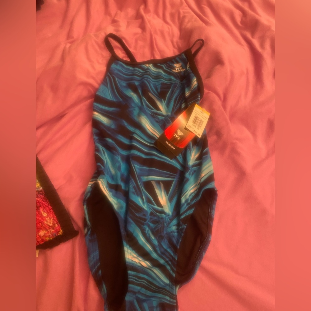 Brand new with tags TYR DiamondFit suit -size 32